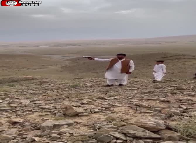 Video :The cameraman's shooting demonstration becomes disastrous